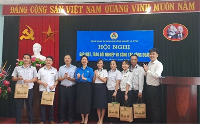 Công đoàn Bộ Nông nghiệp và PTNT tổ chức thăm hỏi, động viên cán bộ kiểm dịch thực vật tại vùng biên giới